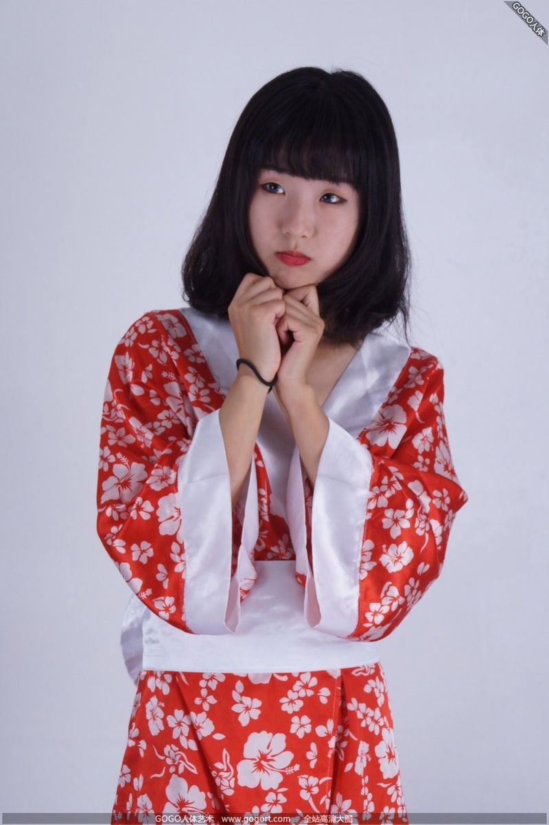 极品美女韩模瑞琳大尺度私拍人体