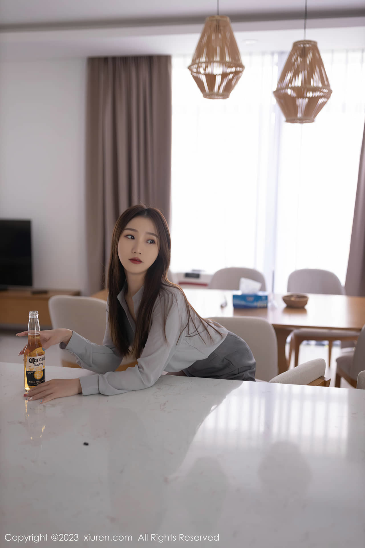 新人 杏子 “醉酒”主拍摄曼妙身姿娇媚动人 甜美笑容引人入胜