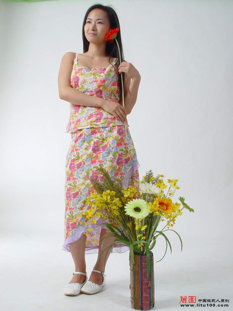 丽图時代令人難忘的巨乳国模美少妇大胆寫真集 - 家丽