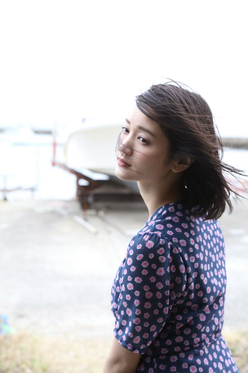 韵味十足,姿态撩人的東洋巨乳美熟女情色喷血写真 - 出口亜梨沙