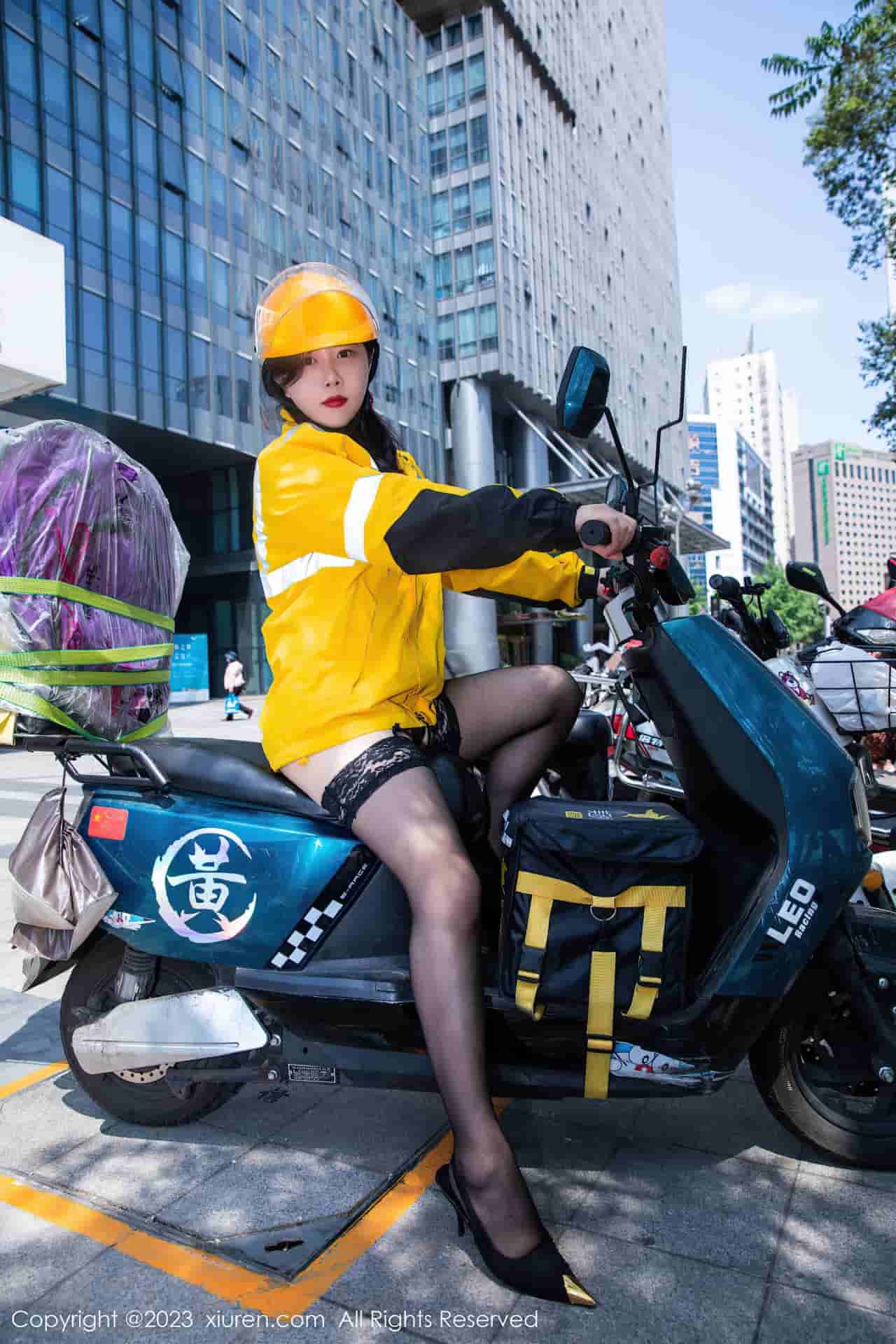 王婉悠性感外送員裝扮婀娜動人極致魅惑高挑身姿於淋漓綻放