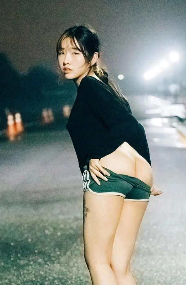 韓國美女SonSon深夜穿著