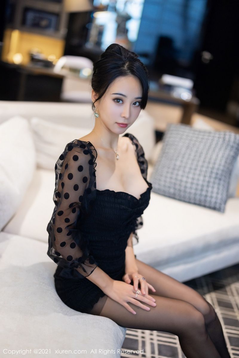 妖艶迷人身材火辣的秀人網熟女美模噴血寫真 - 藍夏Akasha