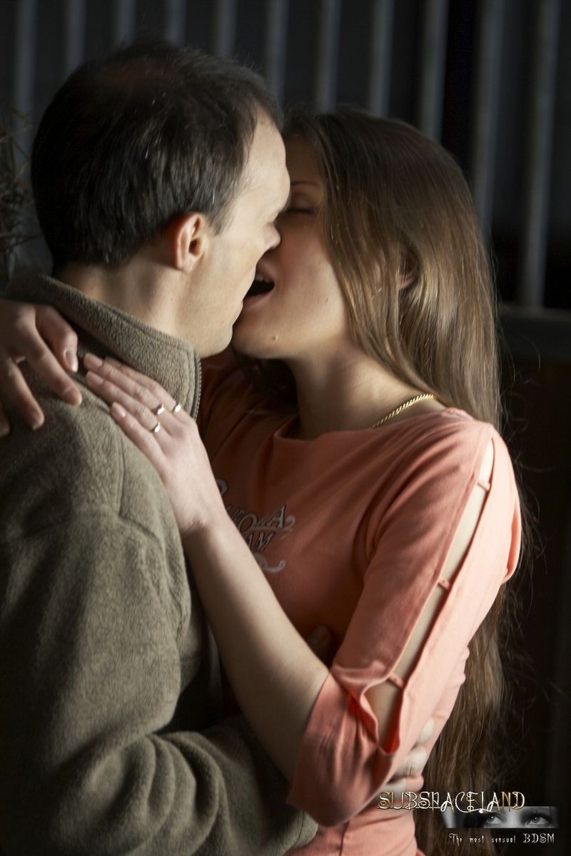 狂野大師在公共場合美麗懲罰少女卡羅琳·福克斯和她的朋友們