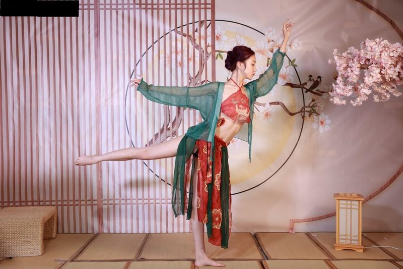 三藝校畢業小姐私拍：小爽之【古裝舞蹈】（露點版）（01）