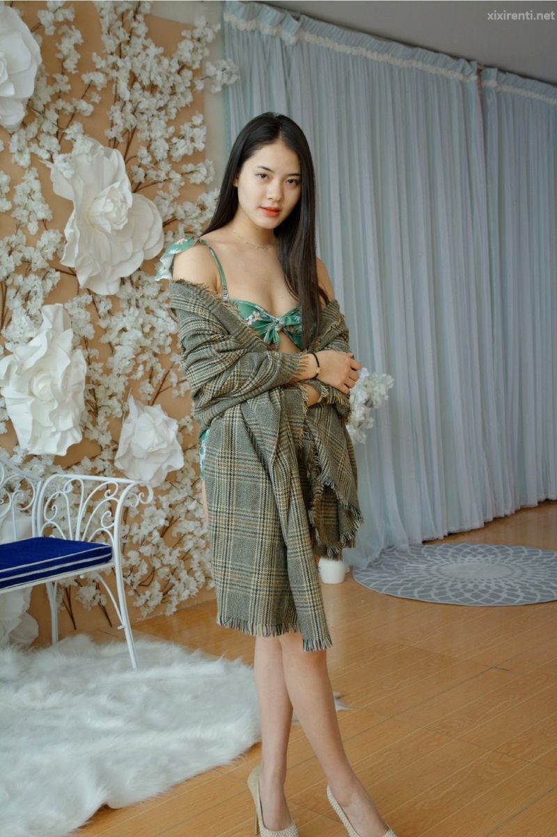 清純柔依美國模玉女曝脫光亮稱美體私拍 - 趙唯