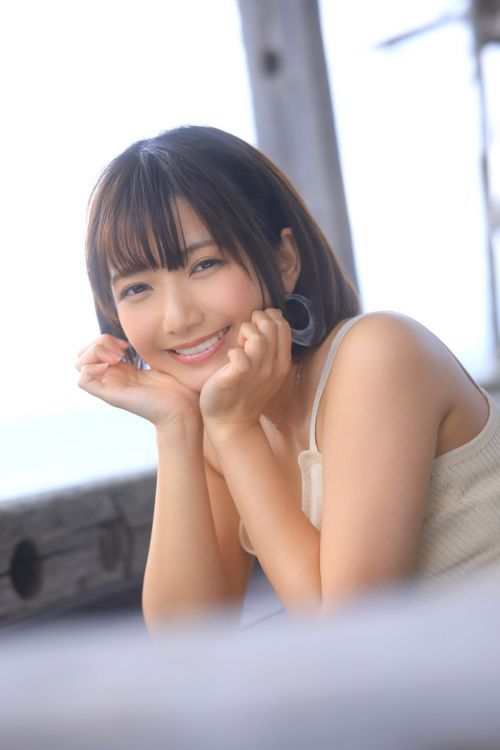 去年最強AV新人.清秀乳少女寫真(加薄碼寫真) - 星乃莉子