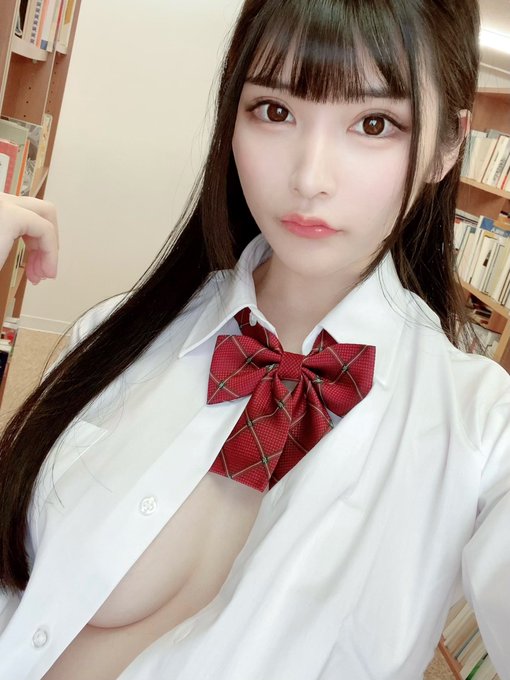 隱性宅女！  F罩杯白嫩美少女「胡桃櫻」夢想當聲優、趁開學前出道賺學費！