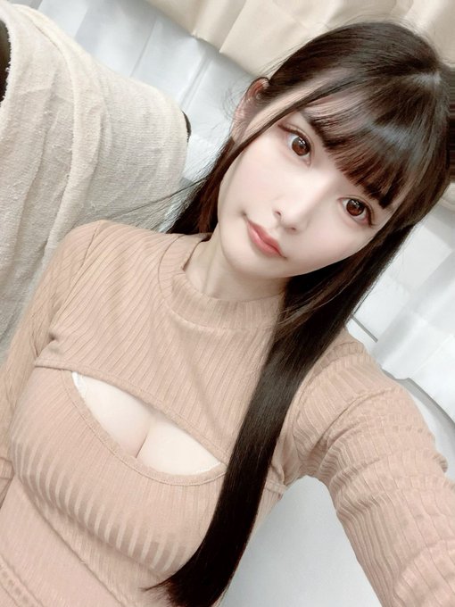隱性宅女！  F罩杯白嫩美少女「胡桃櫻」夢想當聲優、趁開學前出道賺學費！