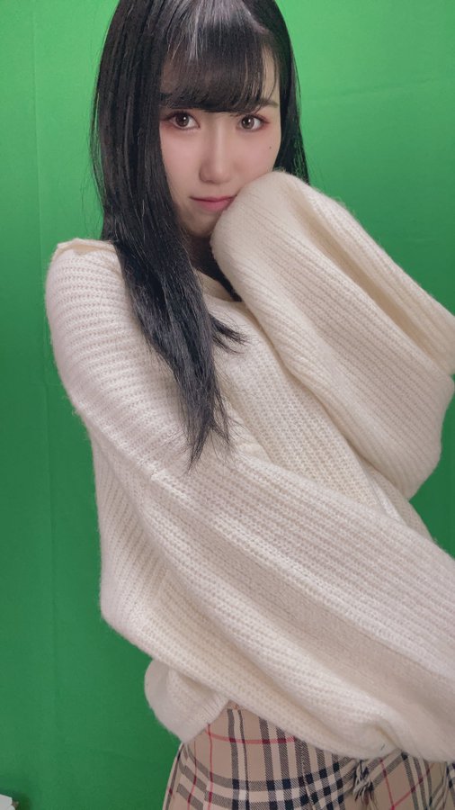 纖瘦巨乳！  F罩杯奇蹟美少女「夏巳友梨佳」出道！只為找回記憶中的刺激快感！