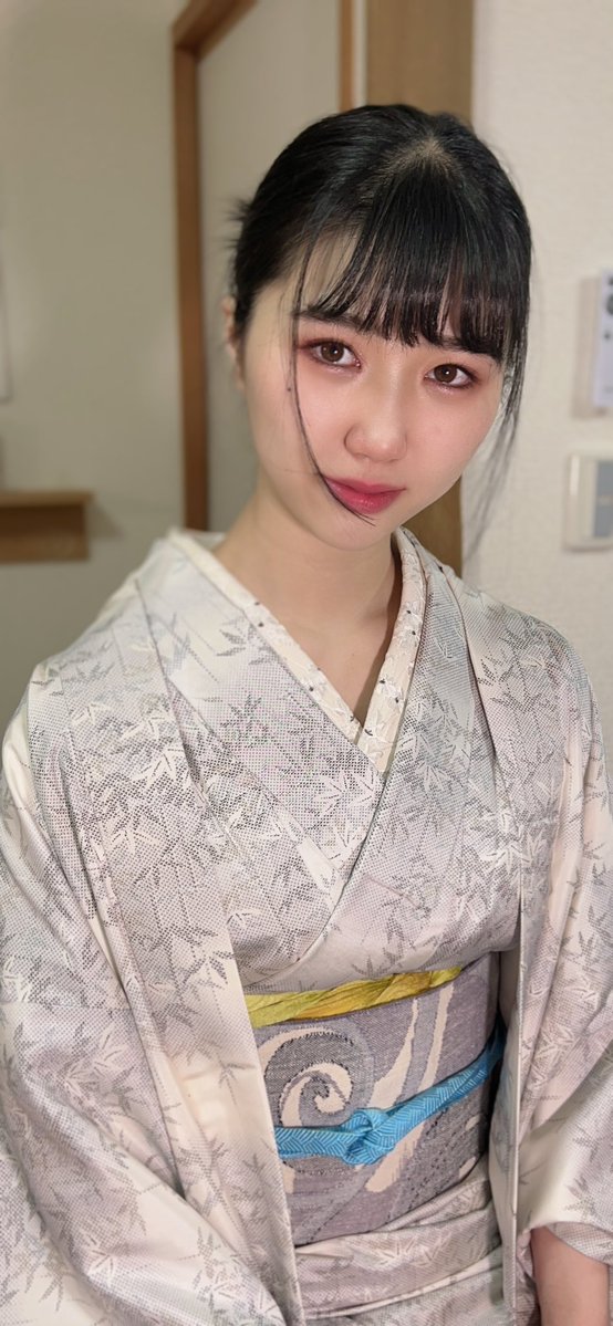 纖瘦巨乳！  F罩杯奇蹟美少女「夏巳友梨佳」出道！只為找回記憶中的刺激快感！