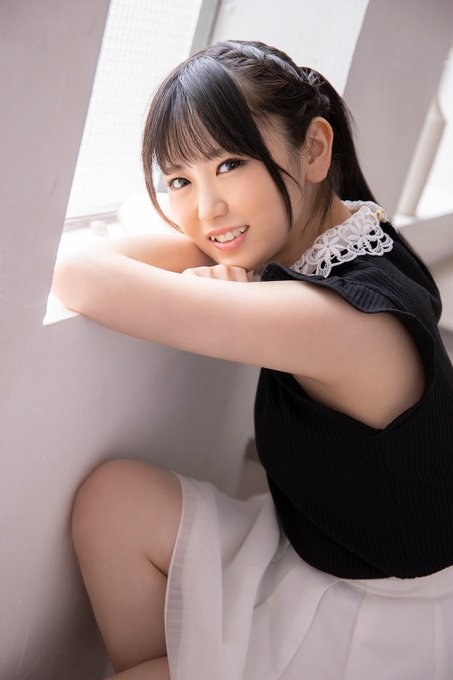 10年經歷！  19歲貧乳棒手美少女「東雲梓」出道！