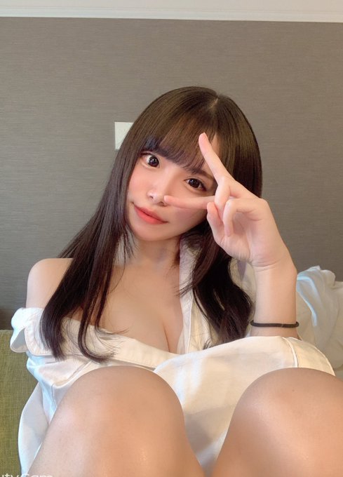 性癖好驚人！  C罩杯關西名校女大學生「鈴音杏夏」出道！