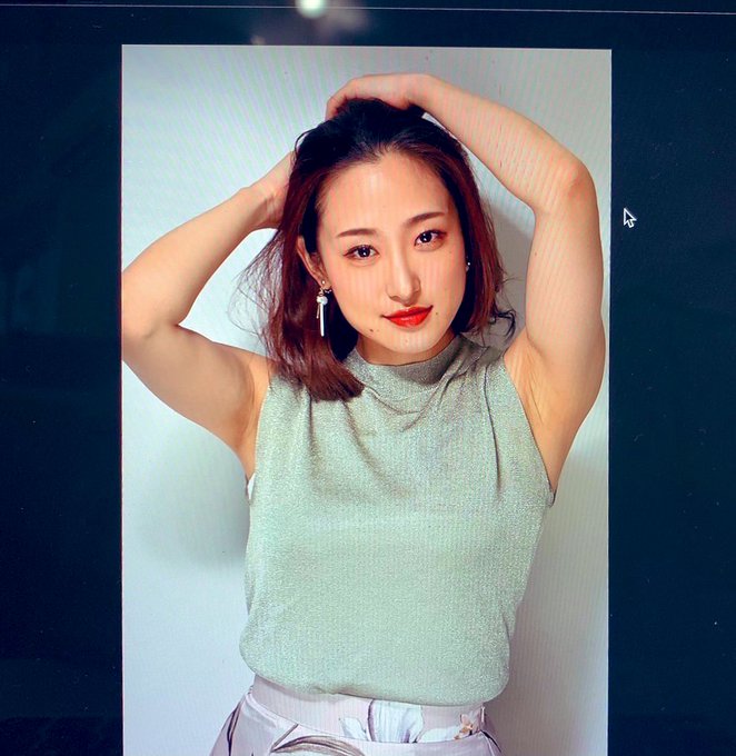 韻味十足！  C罩杯魅惑人妻「白花幸」出道！