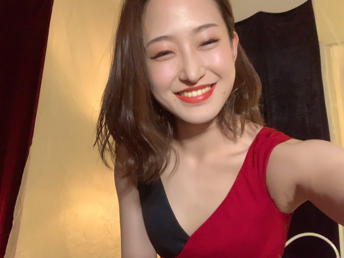 韻味十足！  C罩杯魅惑人妻「白花幸」出道！