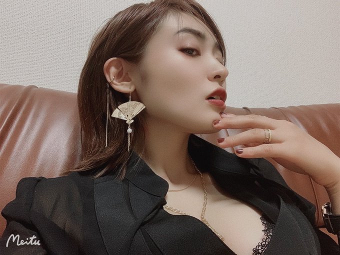 帥氣武鬥派！  F罩杯短髮巨乳美女「三岳祐奈」出道一年勤練柔術健身改變形象！