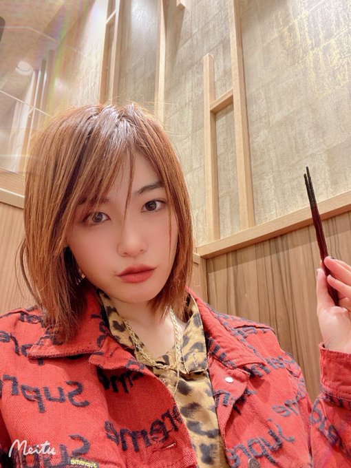 帥氣武鬥派！  F罩杯短髮巨乳美女「三岳祐奈」出道一年勤練柔術健身改變形象！