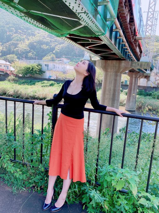 清秀透明！  E罩杯絕美現役寫真女星「五十嵐夏」出道！