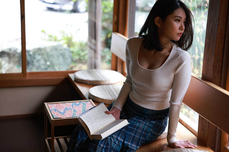 清秀透明！  E罩杯絕美現役寫真女星「五十嵐夏」出道！