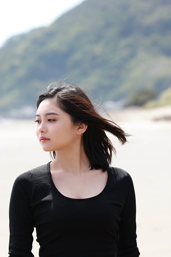 清秀透明！  E罩杯絕美現役寫真女星「五十嵐夏」出道！