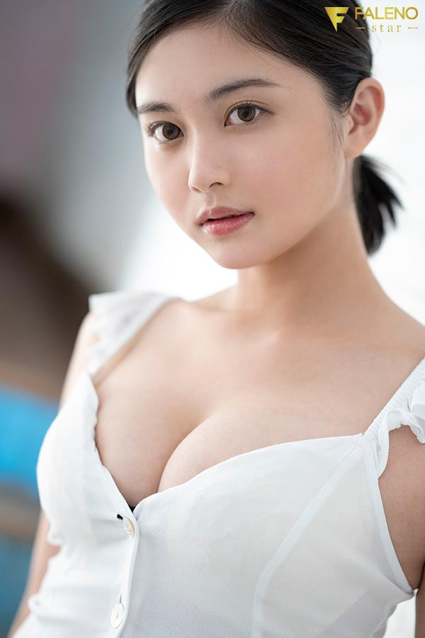 清秀透明！  E罩杯絕美現役寫真女星「五十嵐夏」出道！