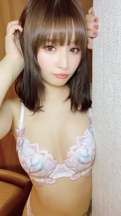 辣妹校正回歸！  E罩杯刺青美少女「葉月蕾菈」改名換造型狂吸上萬粉絲回流！