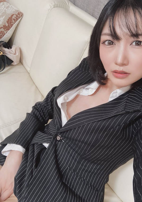 移籍改名！  22吋水蛇腰E罩杯美少女「夏目未來」轉生再出發！