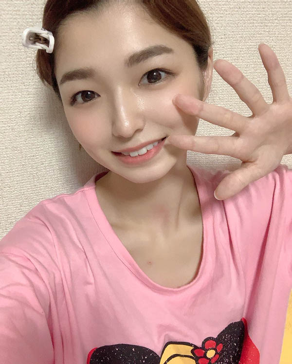 一笑百媚生！  C罩杯甜心美少女「倉本菫」出道被譽為：女主播級的可愛！