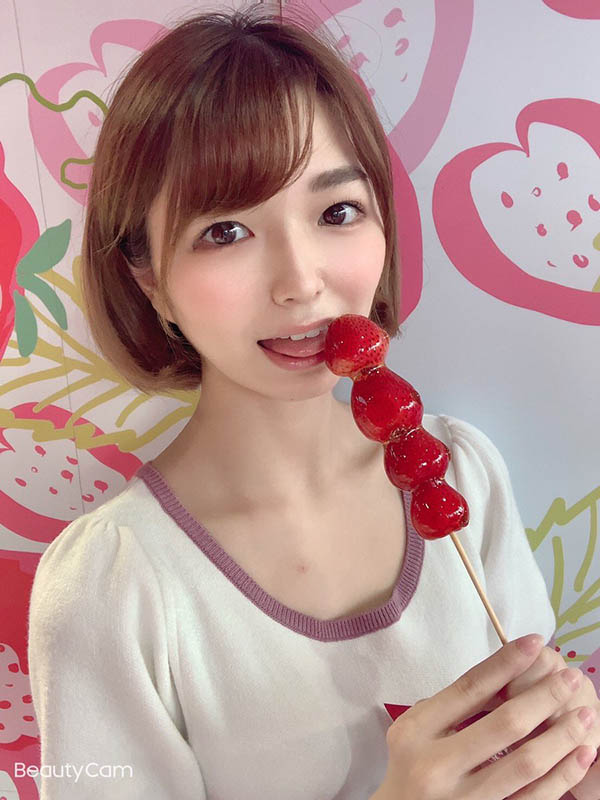 一笑百媚生！  C罩杯甜心美少女「倉本菫」出道被譽為：女主播級的可愛！