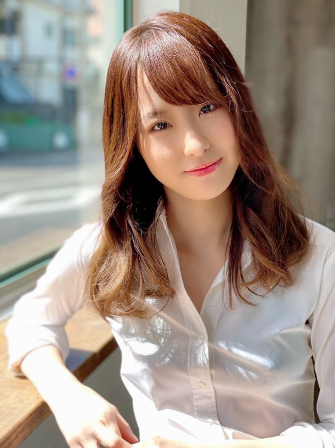 美麗才女！  E罩杯美少女氣象預報員「白坂美杏」出道！全裸報氣象福利狂吸上千粉絲！