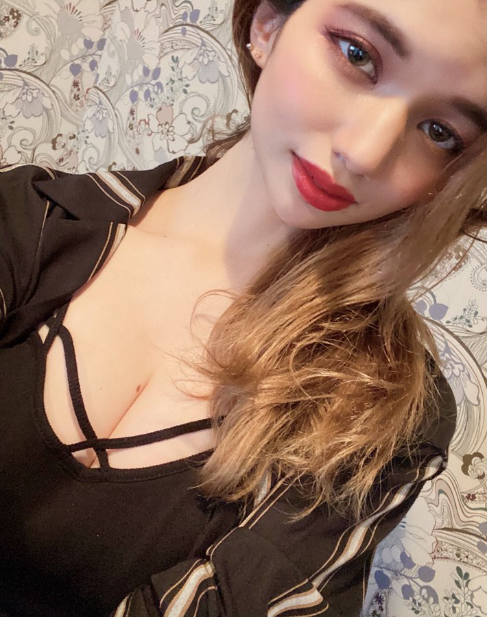 7頭身！  F罩杯白皙日美混血兒「蘿琳花戀」出道！