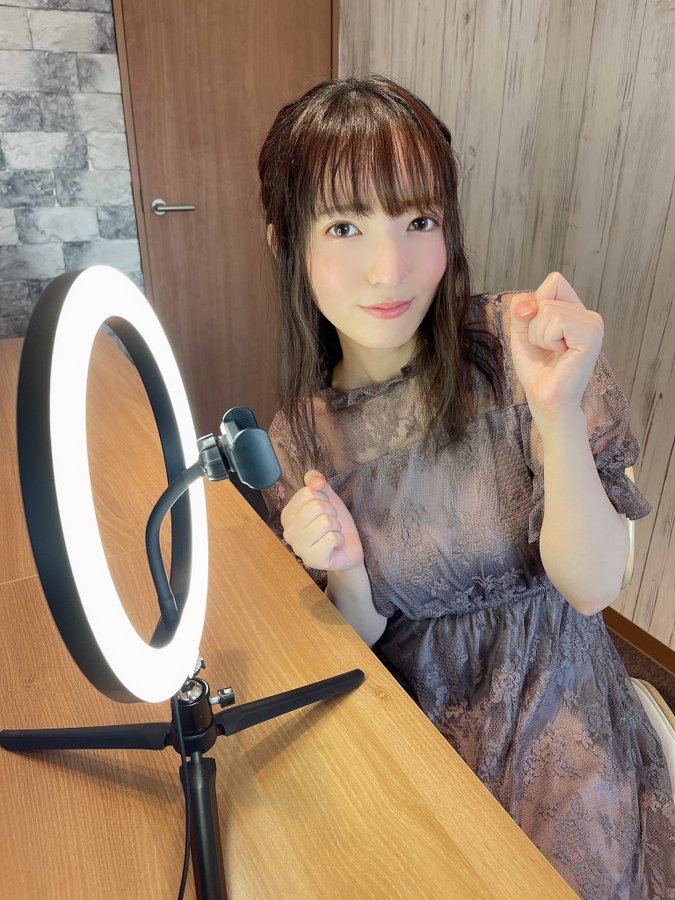 聲優級！  20歲F罩杯聲優學校學生「小花暖」出道！