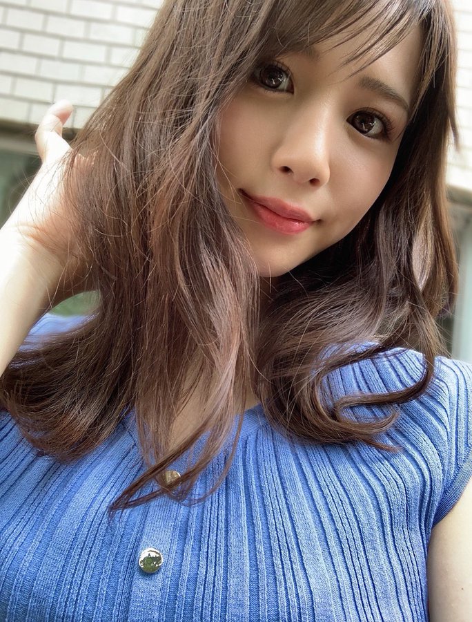 翹臀美乳！  D罩杯前學生會長「花崎心春」出道！坦言最愛大叔熟男魅力！