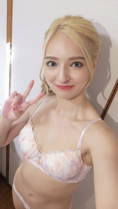 悲報！貧乳美日混血甜心「西田卡麗娜」閃電宣布下個月底正式退場！