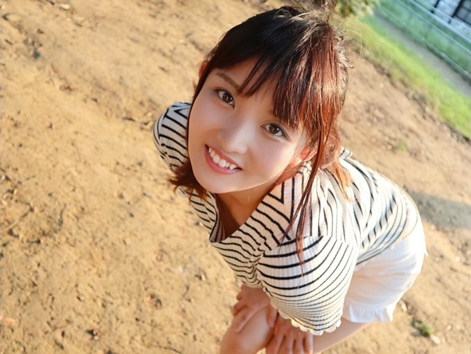 童顏巨乳！  20歲E罩杯苗條美少女「堀沢茉莉」看完啟蒙回不去了、本月底出道！