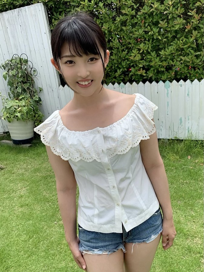 童顏巨乳！  20歲E罩杯苗條美少女「堀沢茉莉」看完啟蒙回不去了、本月底出道！