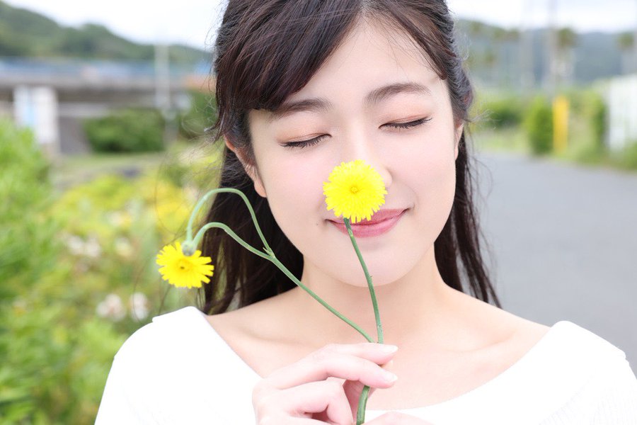 火辣嫵媚！  21歲G罩杯幼稚園保育士「小鳩麥」雜誌出道拍寫真、被日本鄉民抓包拍！