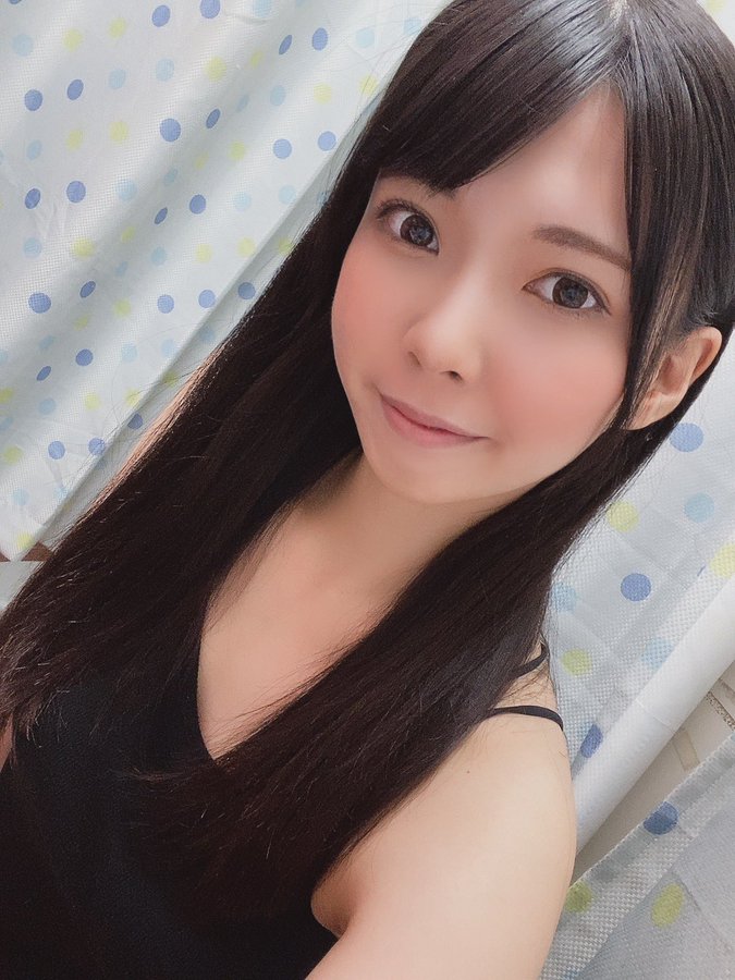 性感甜美！  D罩杯美乳素人「花井滴」推特除了福利美照還有小寵豬！