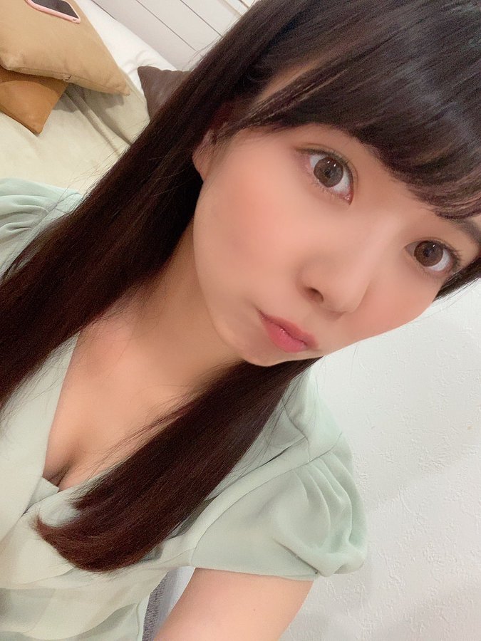 性感甜美！  D罩杯美乳素人「花井滴」推特除了福利美照還有小寵豬！