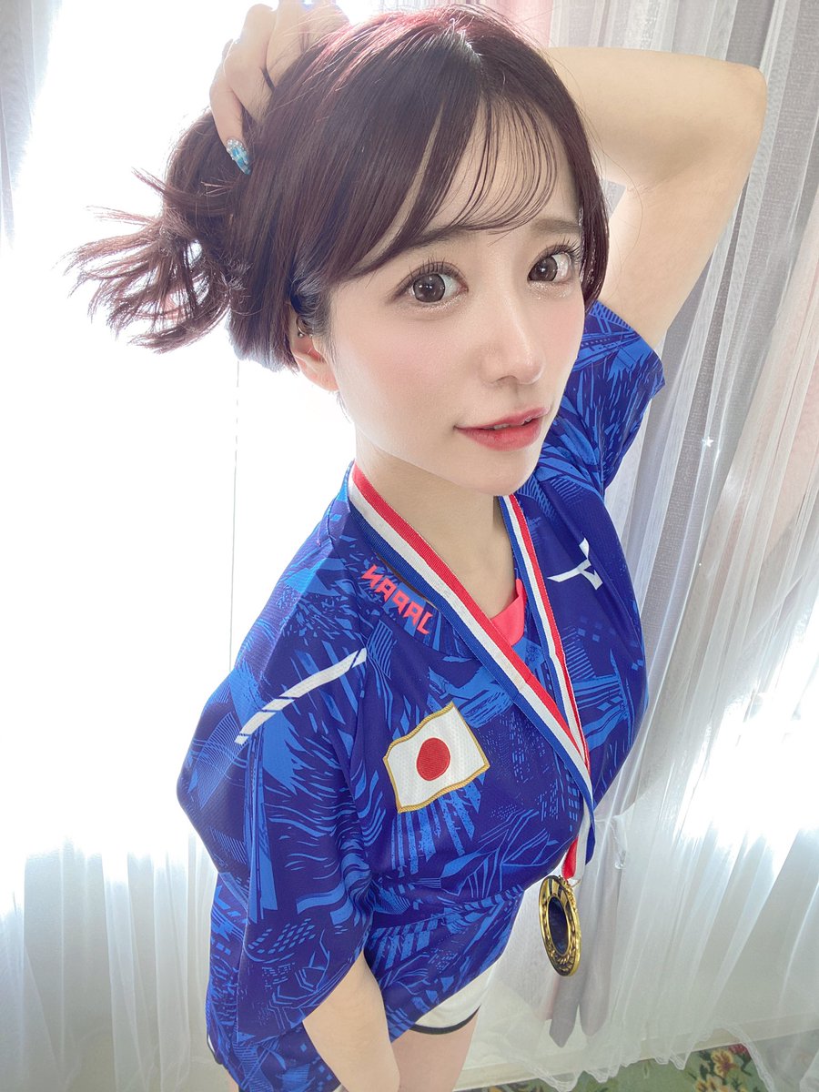 悲報！  E罩杯小島南鐵粉「初美鈴」出道4週年宣布今冬退場！募資計畫能共遊迪士尼！