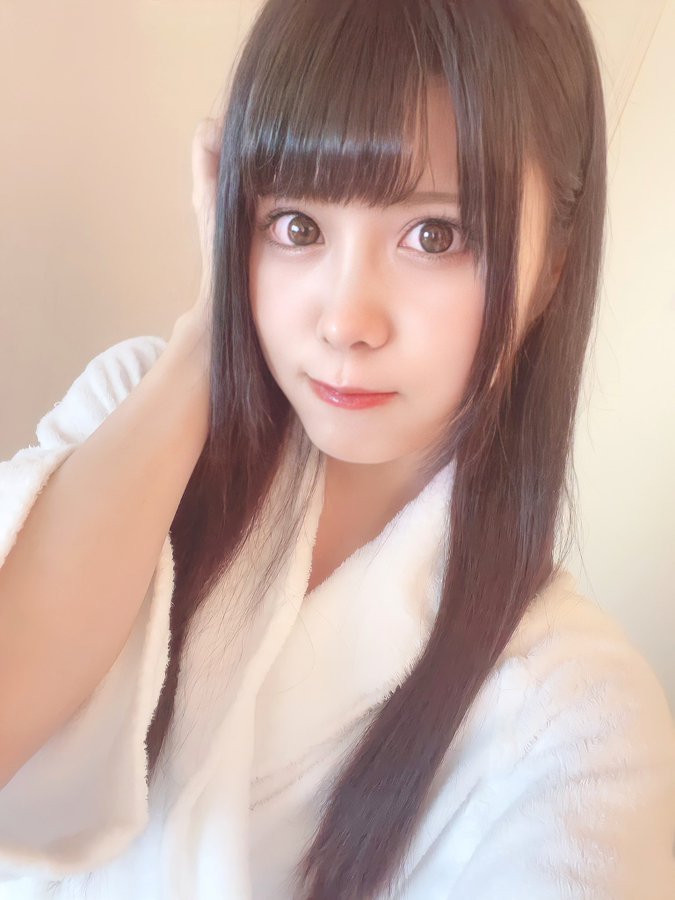 纖細骨感！  20吋水蛇腰C罩杯美少女「越智愛良」出道！自嘲沒胸但敏感度極高！