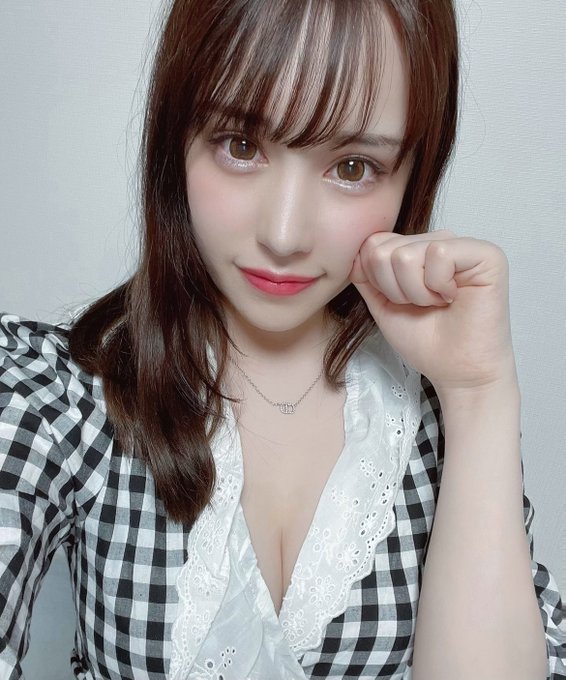 前偶像出道！  E罩杯白皙小馬美少女「時田萌萌」先出大尺寫真集、旋即出道！