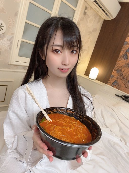 白皙甜美！  E罩杯美少女大學生「宇佐美玲奈」移籍事務所改名繼續在界半工半讀！