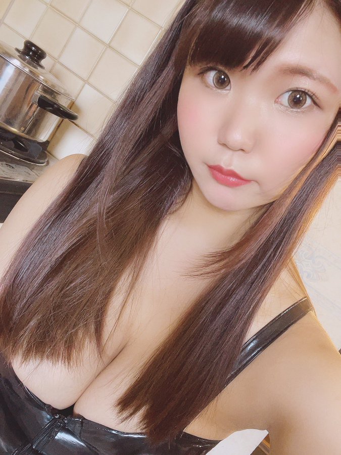 飽滿肉彈！  J罩杯具乳看護「綏弓杏」出道！