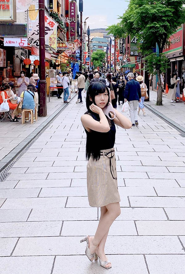 149公分！美乳小馬美少女「四宮繭」下定決心出道、自稱只是位超好色女！