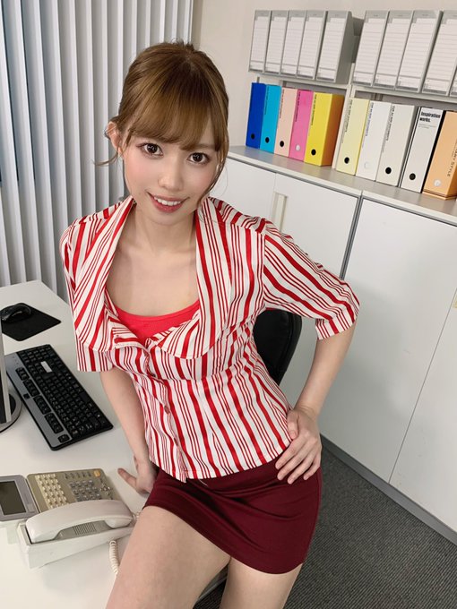 巨人級！  180公D罩杯混血美女「月城綺羅」推特大秀長腿美胸！