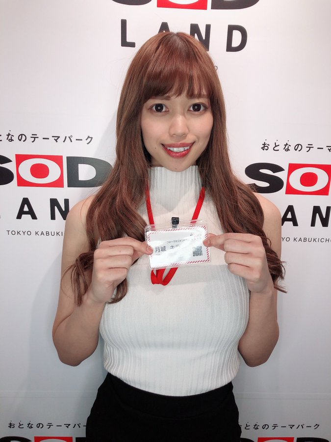 巨人級！  180公D罩杯混血美女「月城綺羅」推特大秀長腿美胸！