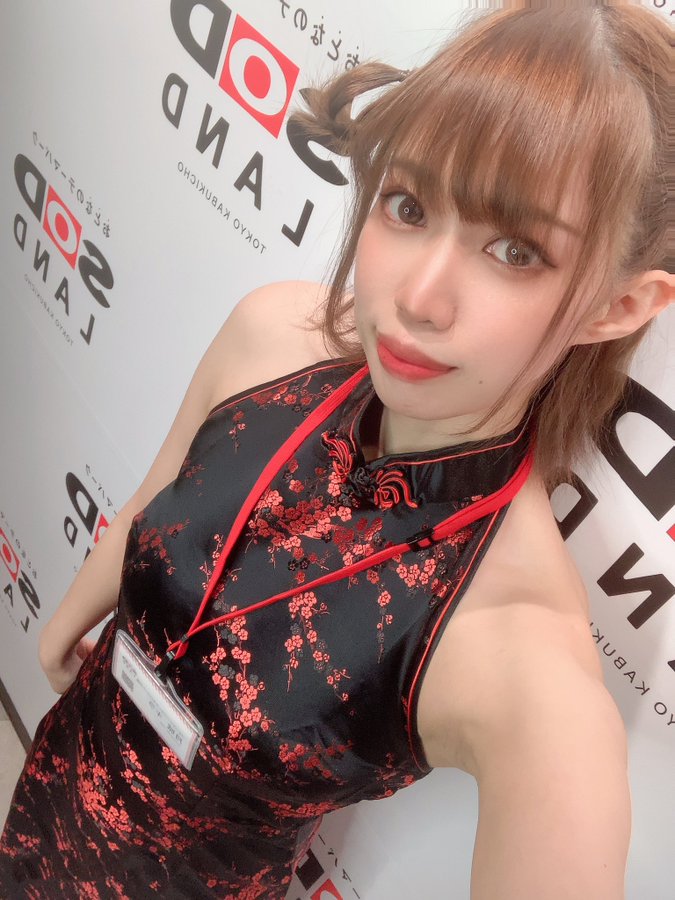 巨人級！  180公D罩杯混血美女「月城綺羅」推特大秀長腿美胸！