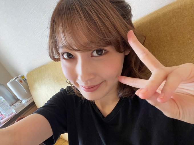 天然小惡魔！  C罩杯纖瘦美少女天然花音改名為「天然美月」新片不間斷！