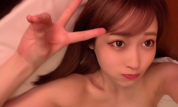 天然小惡魔！  C罩杯纖瘦美少女天然花音改名為「天然美月」新片不間斷！